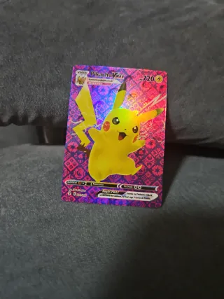 Carta Pokémon Pikachu VMAX 051/203