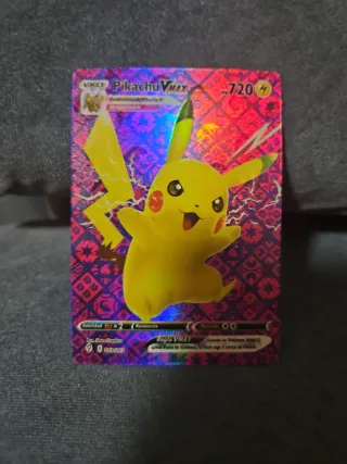 Carta Pokémon Pikachu VMAX 051/203