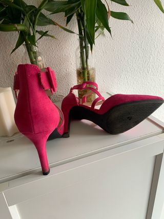 Zapatos de tacón rosa mujer