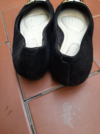 Manoletinas negras T-37 con detalle metálico