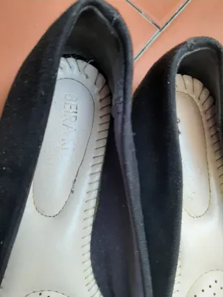 Manoletinas negras T-37 con detalle metálico