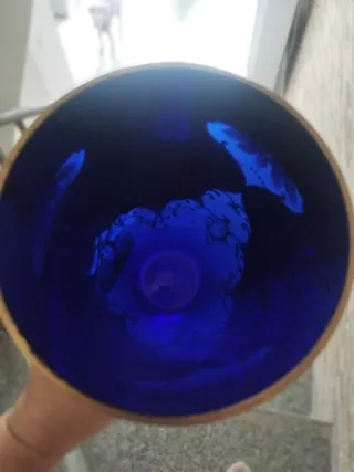 Jarrón de cristal azul y dorado