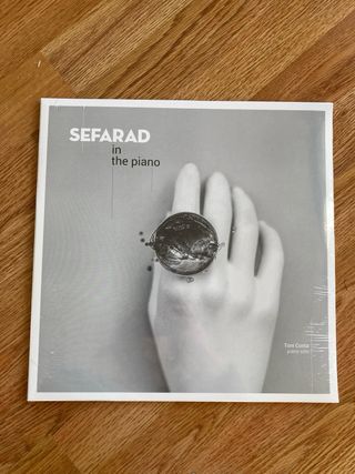 Vinilo Sefarad in the piano
