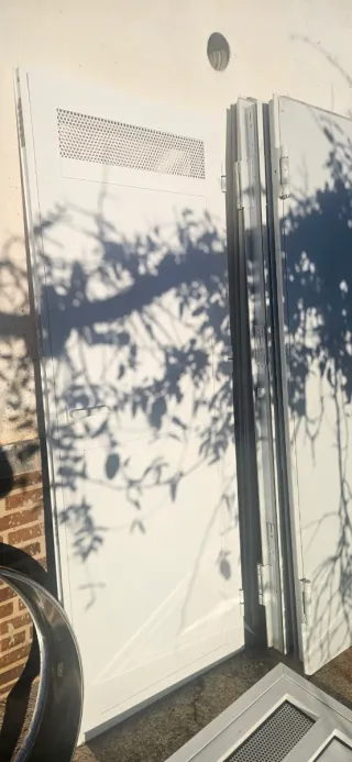 6 puertas antifuego y 2 de aluminio