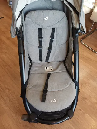 Silla de ligera de paseo Joie gris