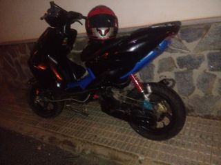 Yamaha Aerox 50cc Negro y azul