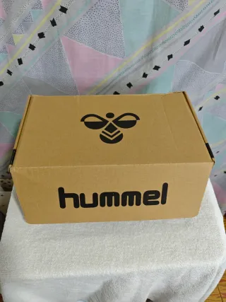 Zapatillas Hummel Beige y Negras