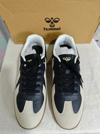 Zapatillas Hummel Beige y Negras