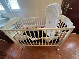 Cuna de bebé blanca