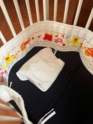 Cuna de bebé blanca