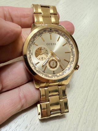 Reloj GUESS Dorado Cronógrafo Mundo