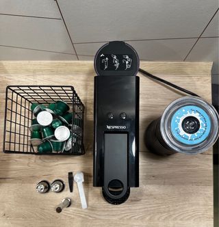 Cafetera Nespresso Krups + Espumador