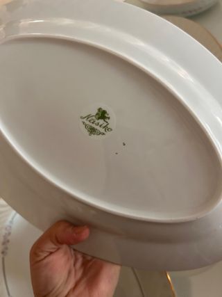 Vajilla de cerámica y porcelana dorada