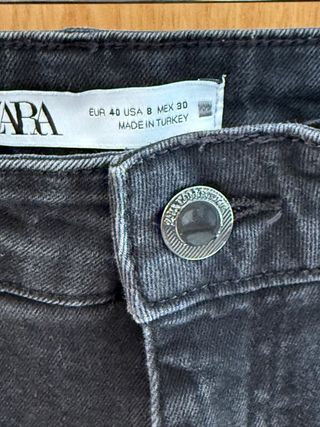 Pantalón vaquero Zara tachuelas negro T.40
