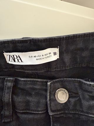 Pantalón vaquero Zara tachuelas negro T.40