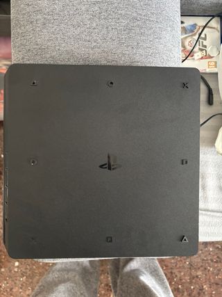 PS4 + 4 Juegos + Teclado y Ratón