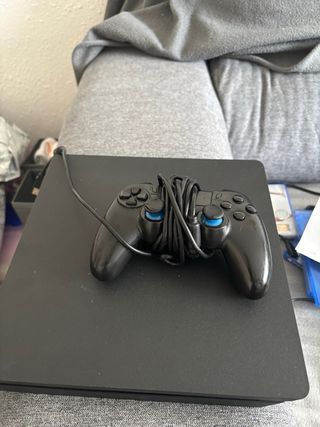 PS4 + 4 Juegos + Teclado y Ratón