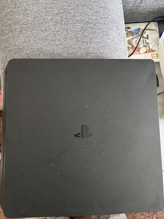 PS4 + 4 Juegos + Teclado y Ratón