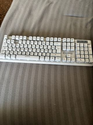 PS4 + 4 Juegos + Teclado y Ratón