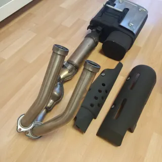 Sistema de escape moto