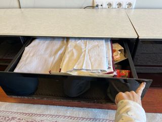 Mobile basso nero e bianco