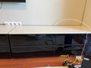 Mobile basso nero e bianco