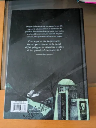 La casa del reloj en la pared (Los casos de Lew...