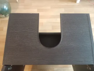 Mueble bajo lavabo con patas metálicas