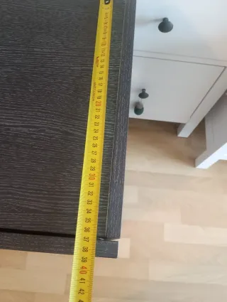 Mueble bajo lavabo con patas metálicas