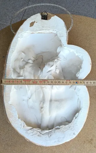 Escultura Virgen María y Niño Jesús pared. Años 50