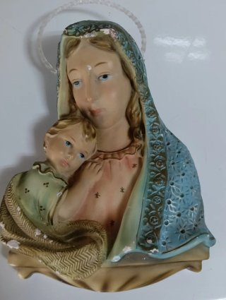 Esculturas Virgen María y Niño Jesús pared.Años 50