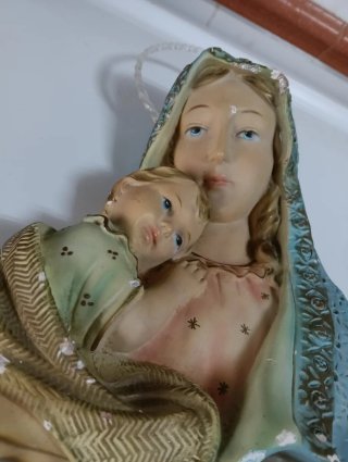 Esculturas Virgen María y Niño Jesús pared.Años 50
