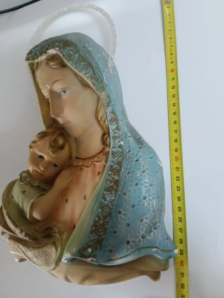 Esculturas Virgen María y Niño Jesús pared.Años 50