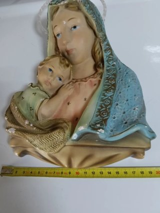 Esculturas Virgen María y Niño Jesús pared.Años 50