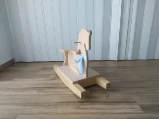 Caballito de madera artesanal