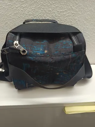 Mochila portacomidas negra y azul