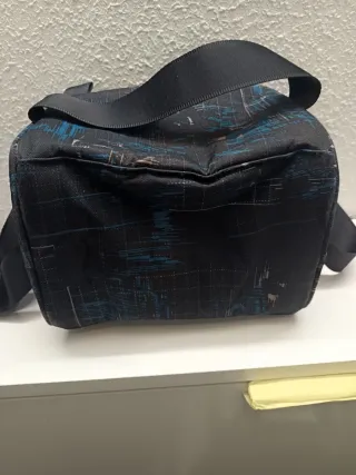 Mochila portacomidas negra y azul