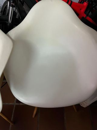 Sillas estilo Eames blancas (2 unidades)