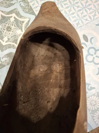 Zueco antiguo de madera