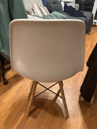 Sedie in plastica e legno