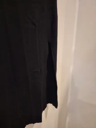 Falda midi Stradivarius negra