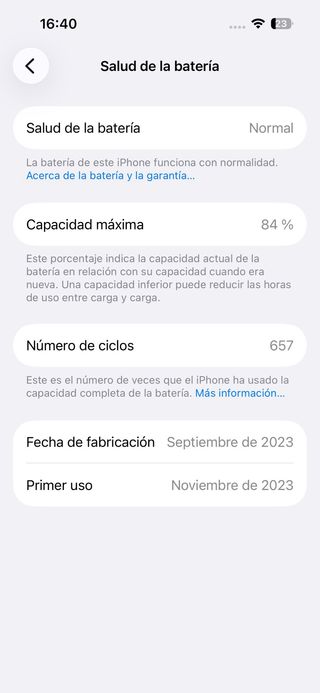 Vendo iPhone 15 de 256 gb con batería al 84%.