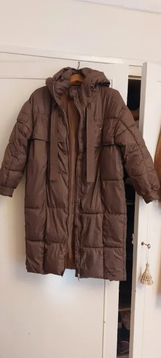 Anorak acolchado marrón largo