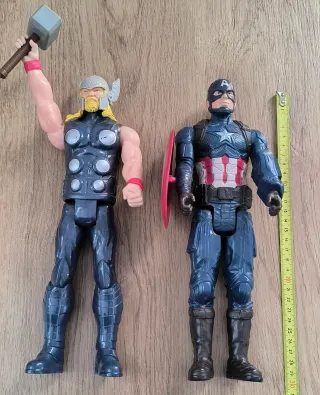 Figuras Thor y Capitán América