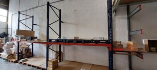 Estanterías metálicas.