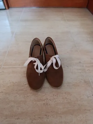 Zapatos marrones con lazo talla 39