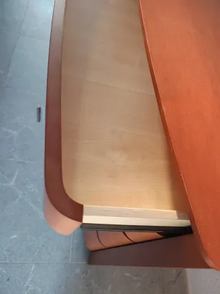 Cómoda de madera marrón