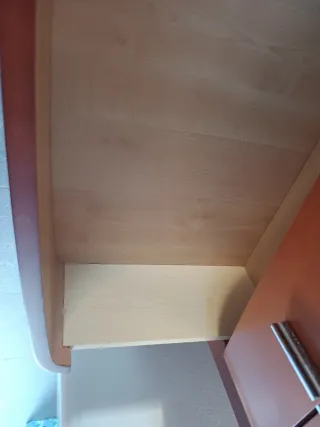 Cómoda de madera marrón