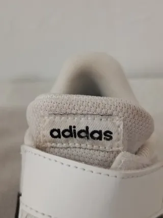 Zapatillas Adidas Blancas y Negras