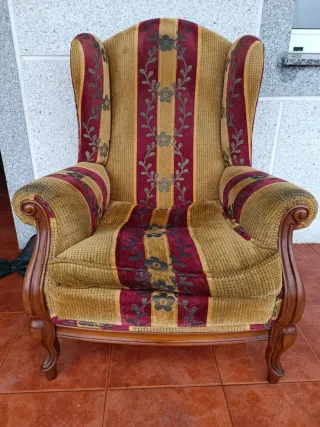 Due poltrone vintage in tessuto e legno